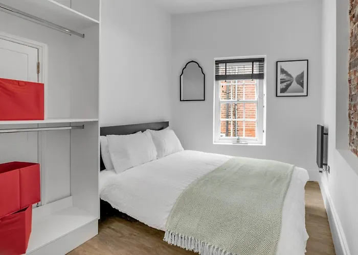 Seven Space Nadler Apartments