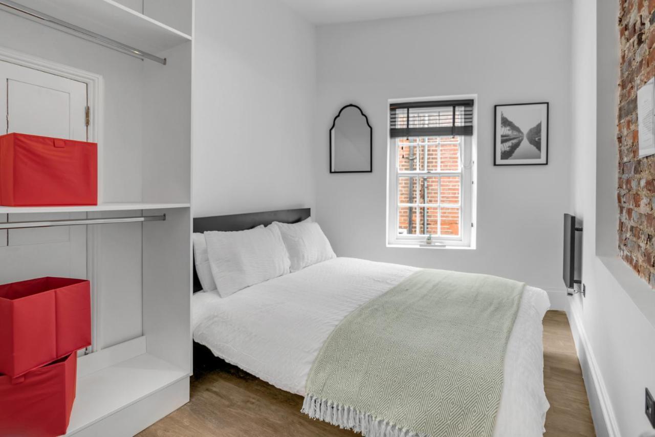 Apartment Seven Space Nadler