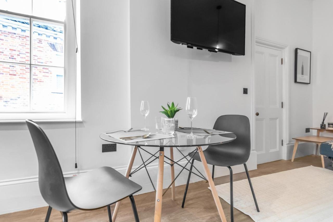 Seven Space Nadler Apartment *