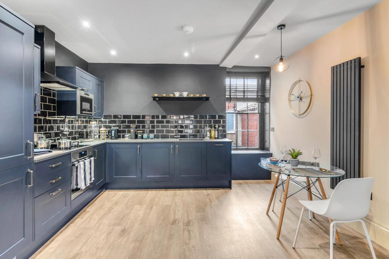 Seven Space Nadler Apartment *