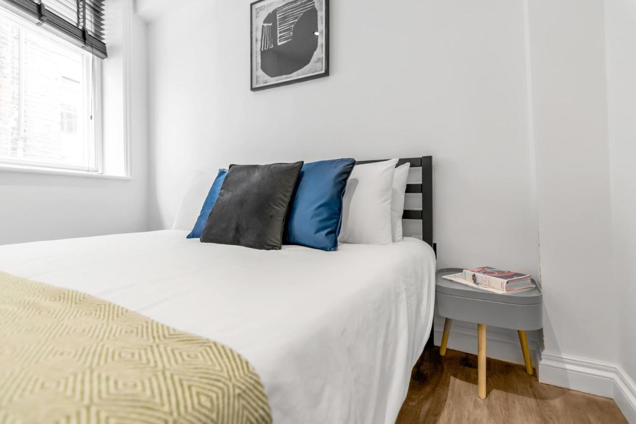 Seven Space Nadler Apartment *